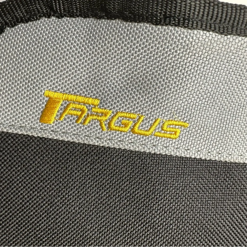 Targus Tablet or Small Laptop‎ Messenger Shoulder & Hand Carry Bag College Ready